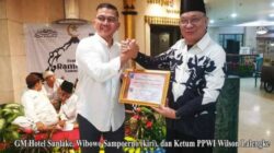 Manajemen Hotel Sunlake dapat Penghargaan PPWI Nasional