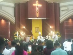Misa Paskah di Gereja Santa Maria Asumpta Kupang, Mgr. Petrus Turang: Paskah Kristus Beri Asupan Baru kepada Orang Beriman